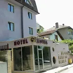 Hotel Family Art Gallery