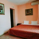 Family Art Gallery Hotel