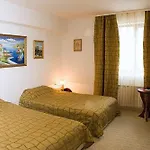 Hotel Family Art Gallery