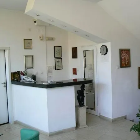 Hotel Family Art Gallery