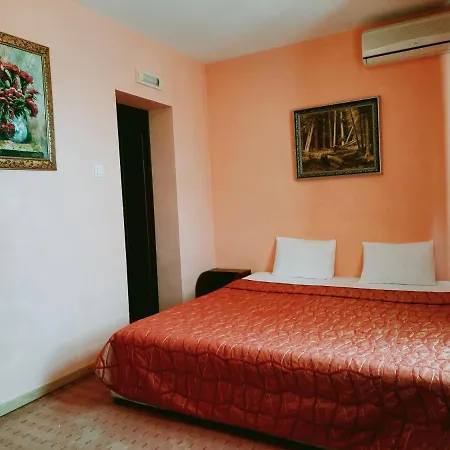 Family Art Gallery Hotel