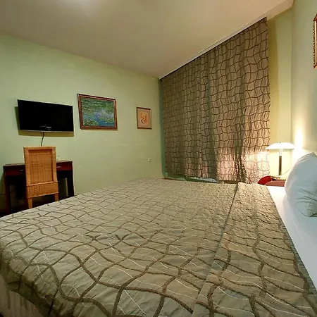 Hotel Family Art Gallery