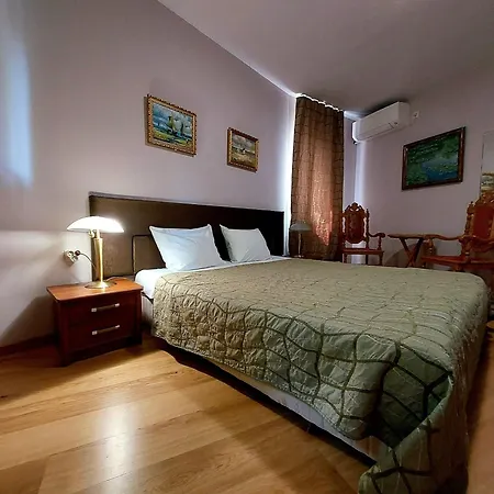 Hotel Family Art Gallery