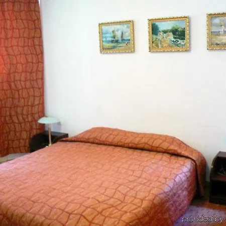 Family Art Gallery Hotel