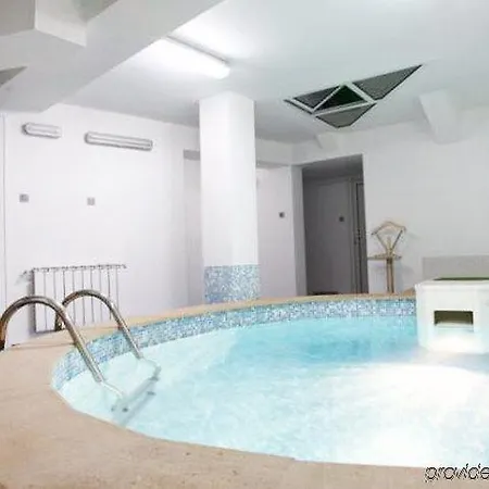 Family Art Gallery Hotel